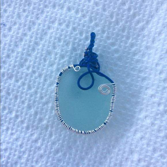 🌊Beach glass pendant (light blue beach glass) - Picture 3 of 8