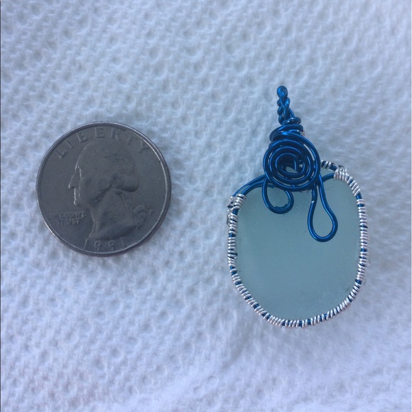 🌊Beach glass pendant (light blue beach glass) - Picture 5 of 8