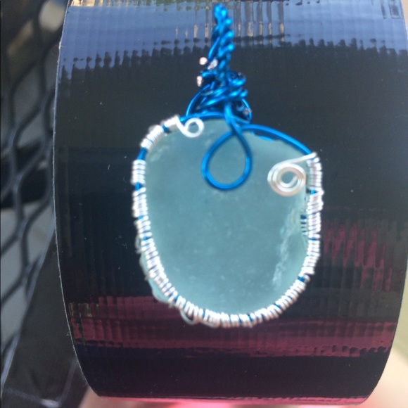 🌊Beach glass pendant (light blue beach glass) - Picture 7 of 8