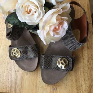 AWESOME TAOS WEDGE SANDALS. NWOT