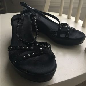 Black wedges