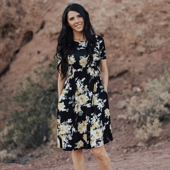 Last One Black floral midi dress with pockets - Picture 2 of 3