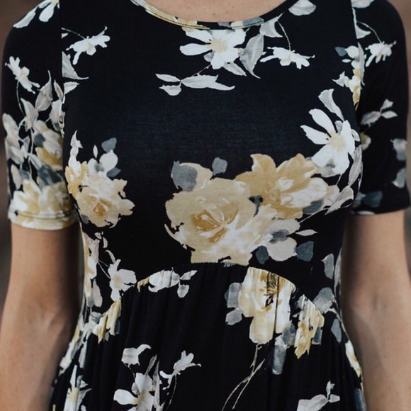 Last One Black floral midi dress with pockets - Picture 3 of 3