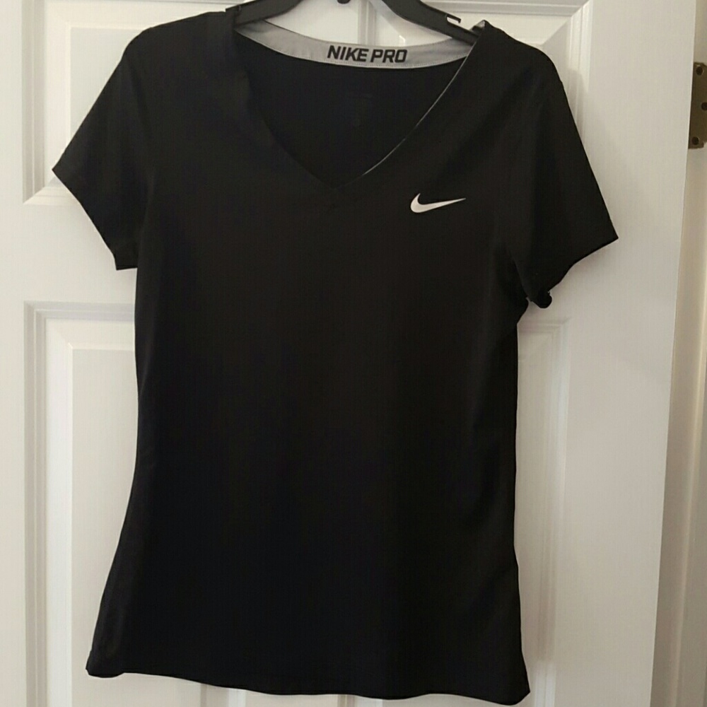 Nike pro workout top