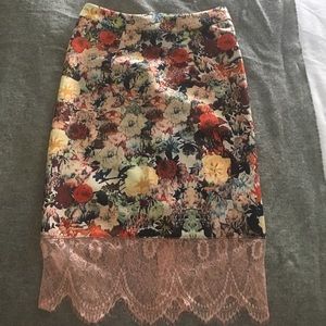 Gracia floral skirt with pink lace trim