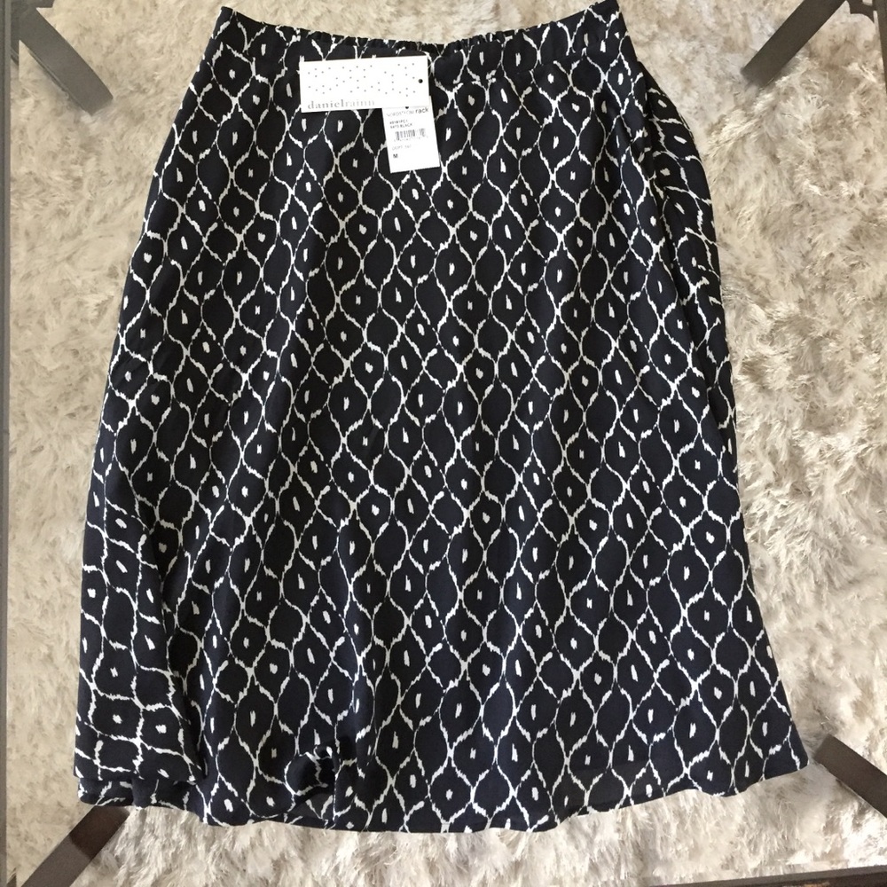 NWT Daniel Rainn black print skirt
