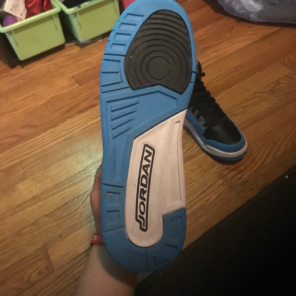 Jordans flight shoes. Size 7 SOLD - Picture 2 of 5