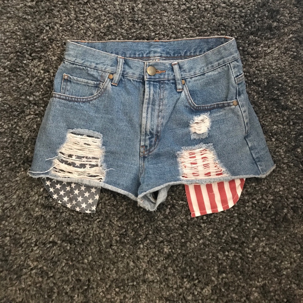 Forever 21 cut off shorts with American pockets