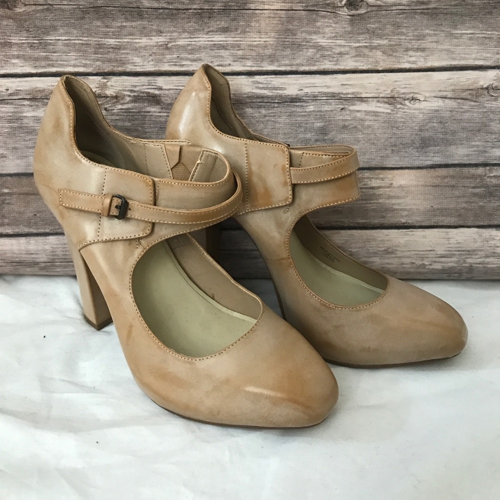 Max Studio Nude Heels *New*