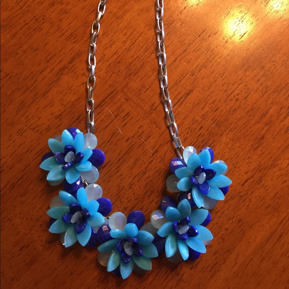Blue flower necklace