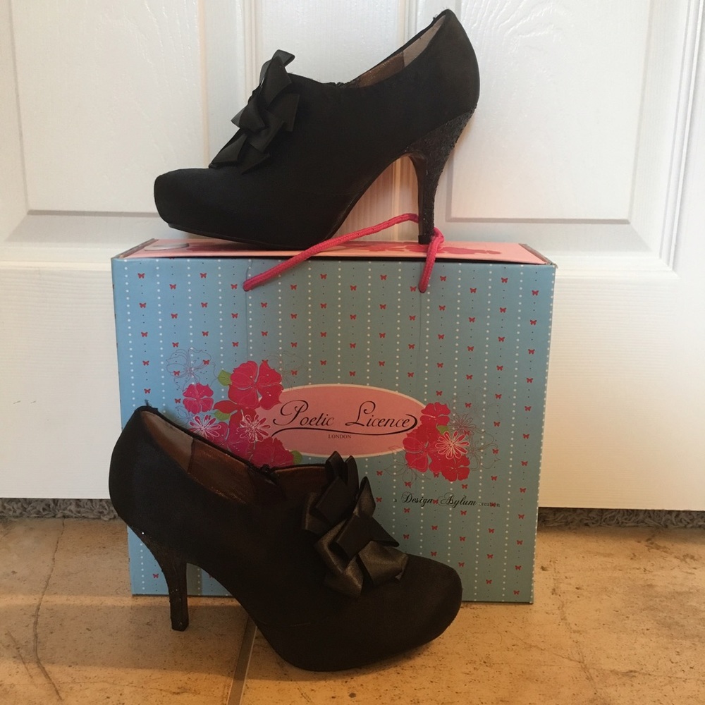 Black Poetic License Dinner Out Heels, NWT