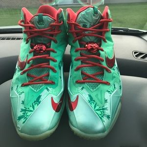 Lebron 11 Christmas