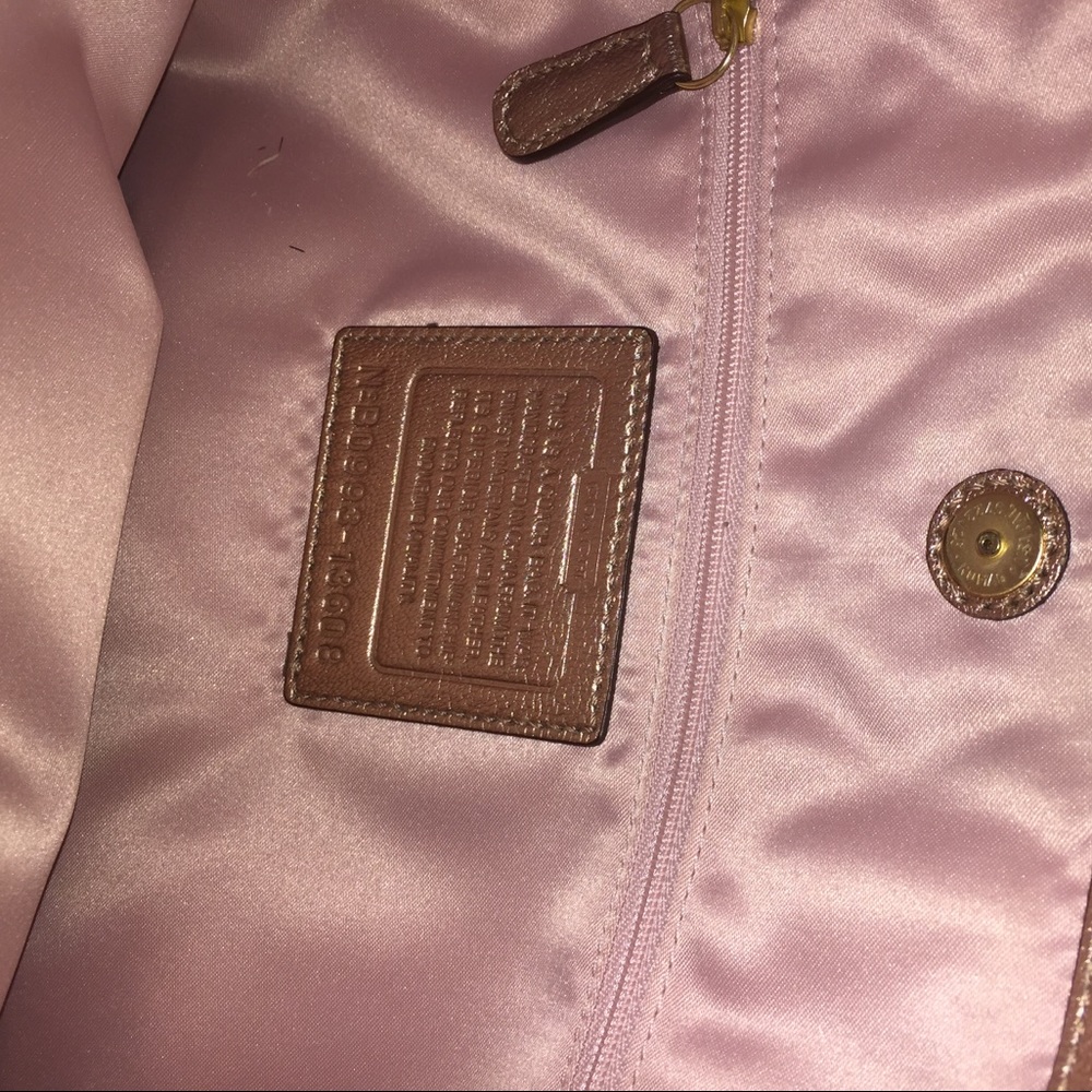Multi-pocketed Coach Purse - Picture 4 of 8