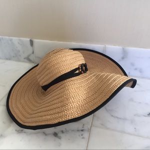 Floppy straw sunhat
