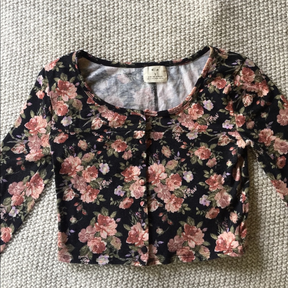 Floral long sleeve button crop top