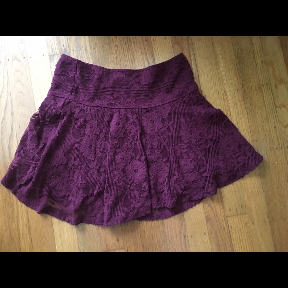 Cute berry colored Hollister skirt