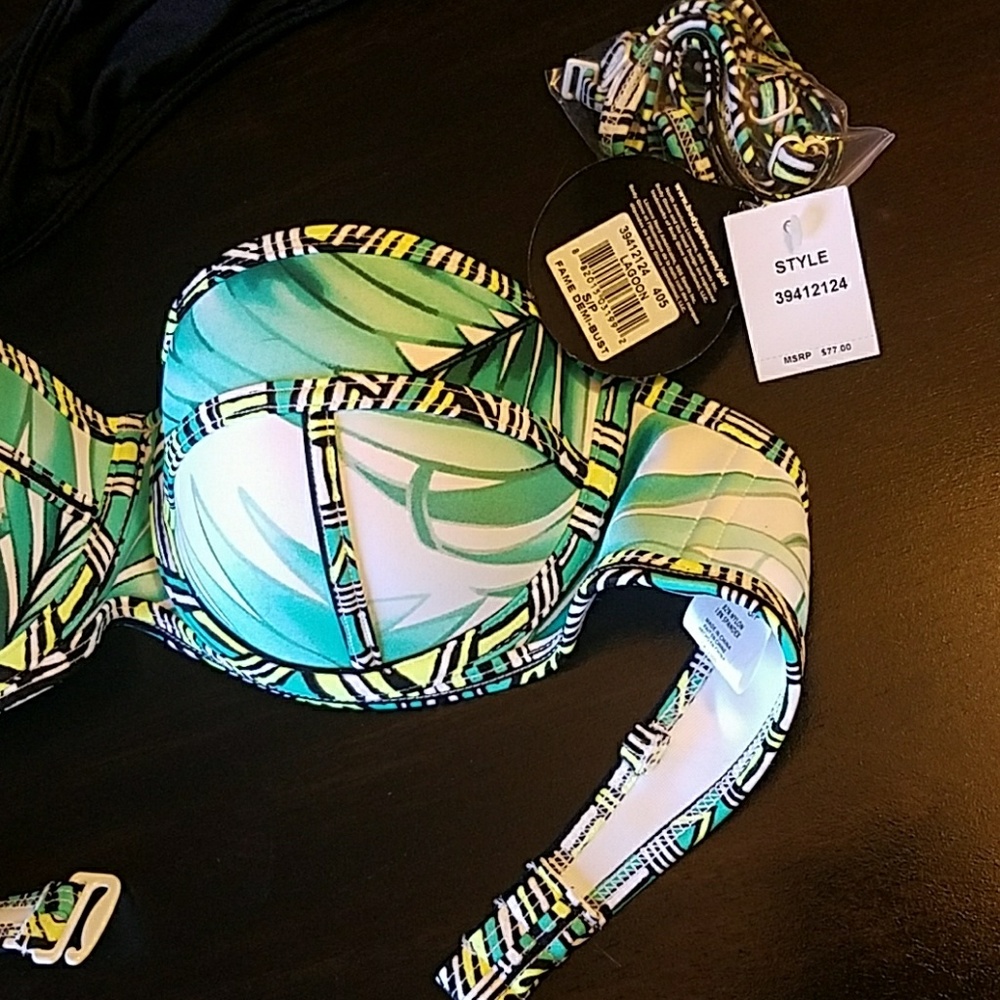 Brand new Body Glove Lagoon Top