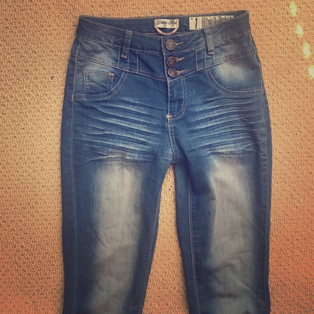High-Waisted Jeans
