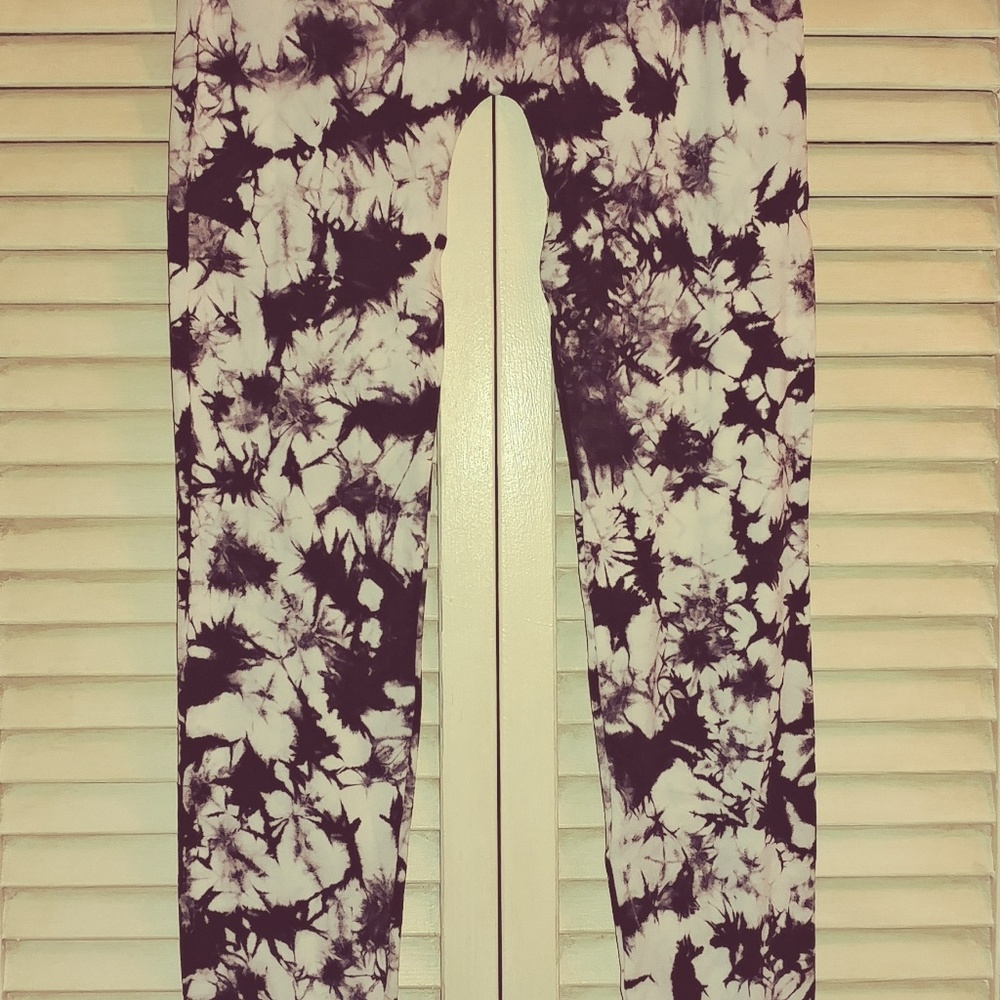 NWT, black/white tie-dye leggings, S/M