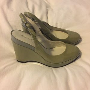 Kenneth Cole olive green wedges
