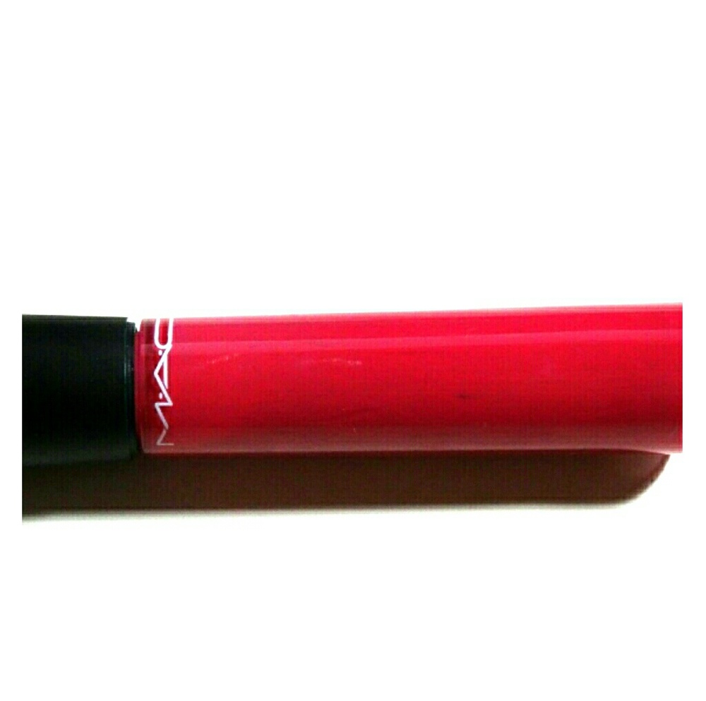Authentic MAC Mineralize Glass gloss in New Love