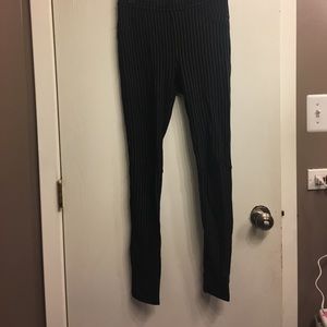 Sanctuary. Size xs. Black and white pinstripe pant