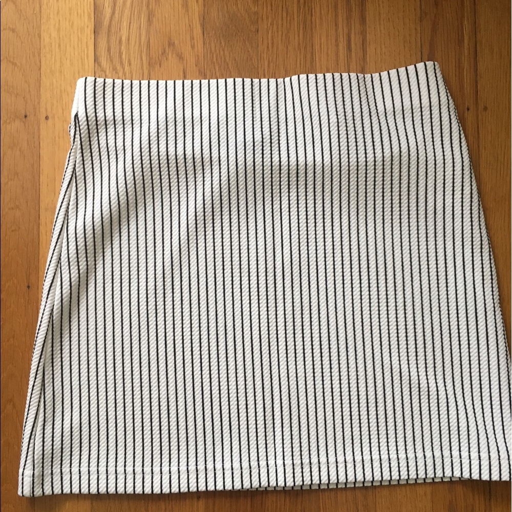 Cute striped white and black Hollister mini skirt