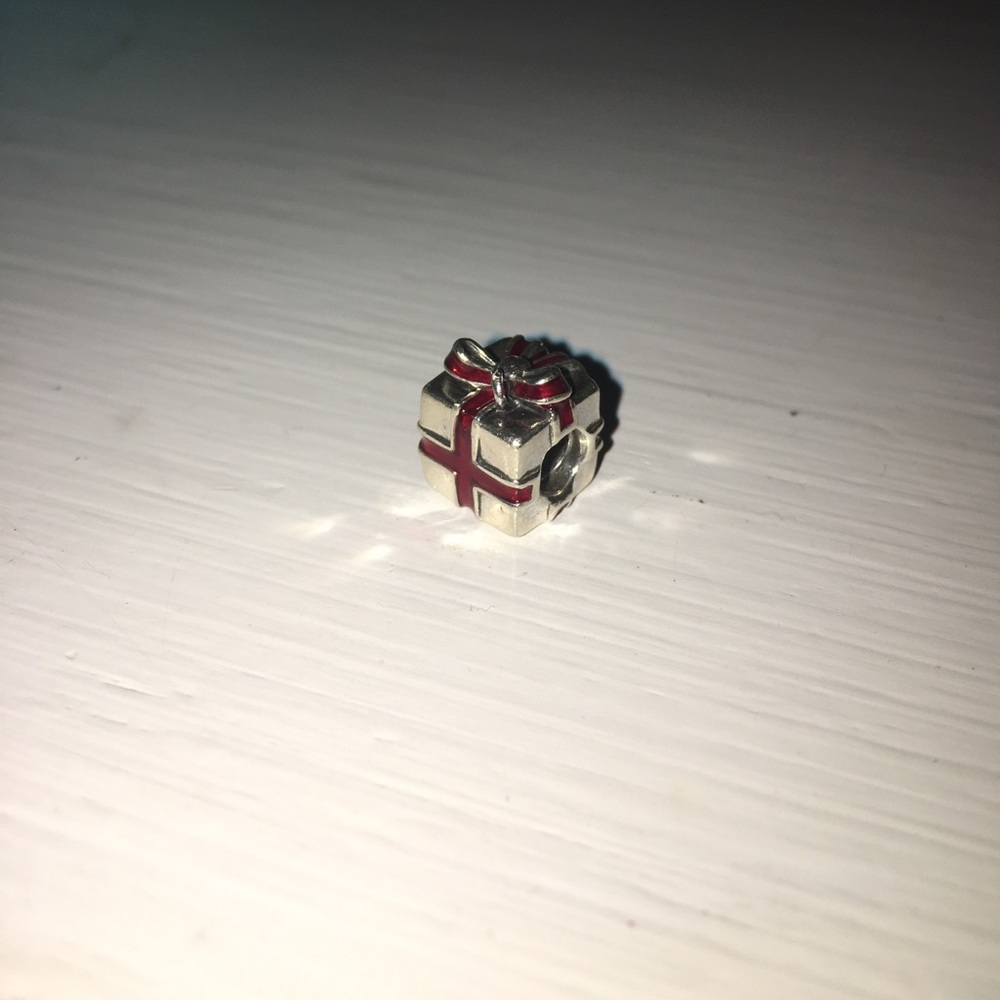Present charm from Pandora