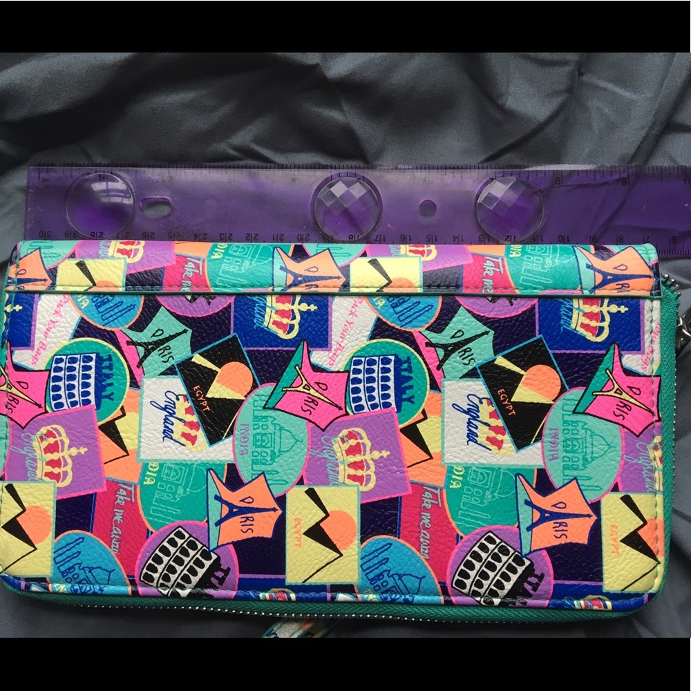 🌎💕Cute Travel Wallet!💕🌎