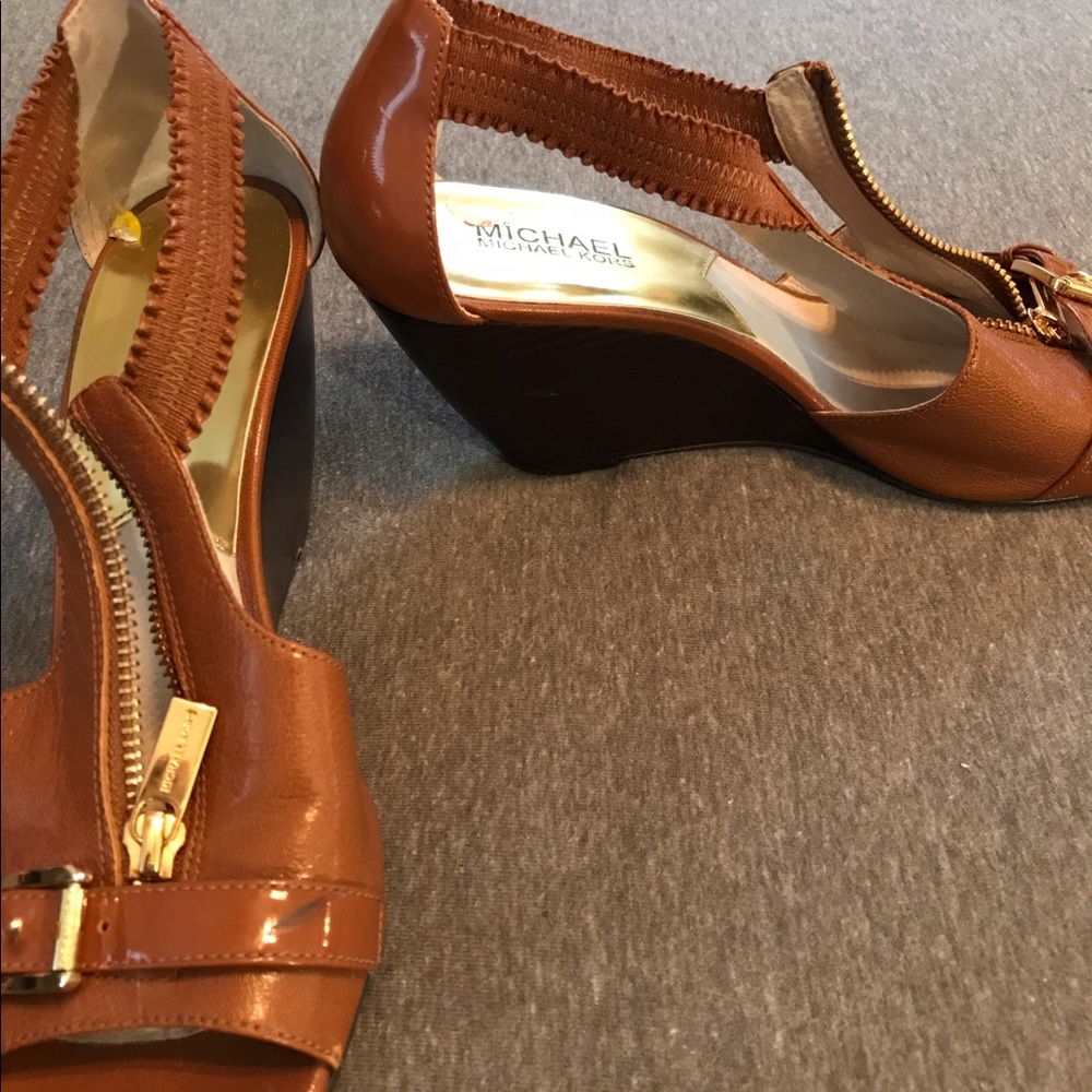Michael Khors tan wedges