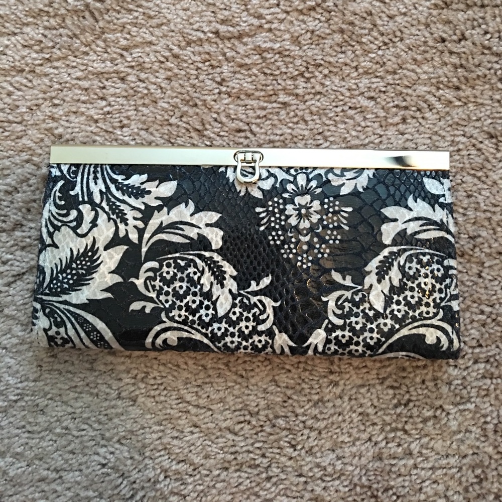 Apt. 9 | Black Bar Harbor Clutch
