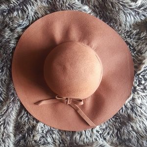 Floppy wool hat