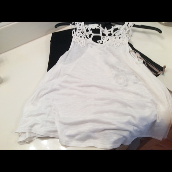 Chelsea & Violet Tops - Reduced Chelsea & Violet Top🔥🔥So Cute!