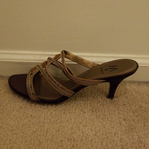 Heals - Picture 2 of 3