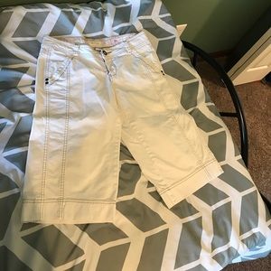 White cropped pants