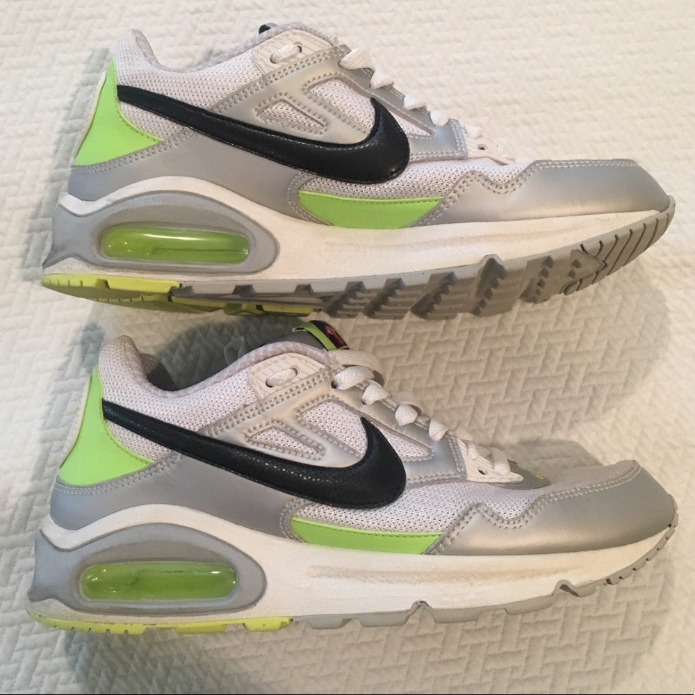 NIKE AIR MAX