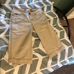 Khaki cropped pants