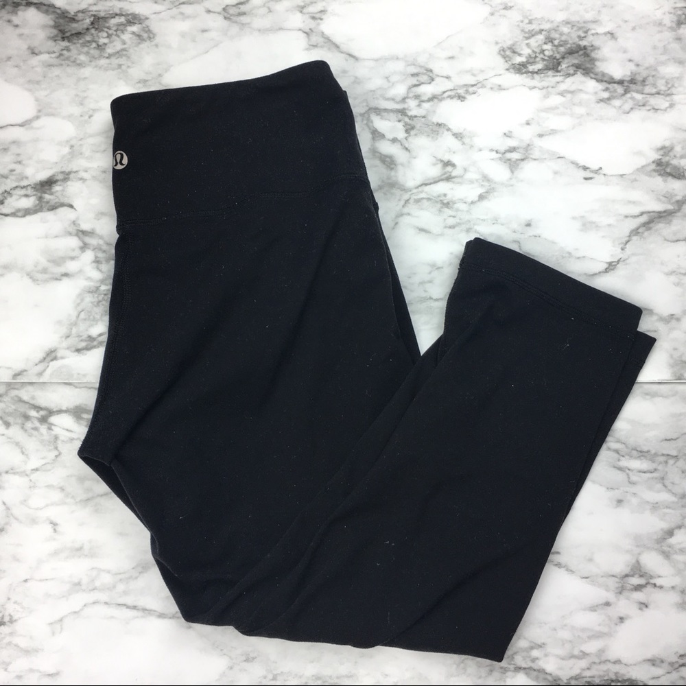 LULULEMON black cropped yoga pants