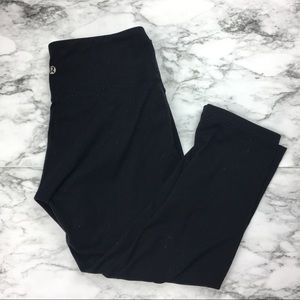 LULULEMON black cropped yoga pants