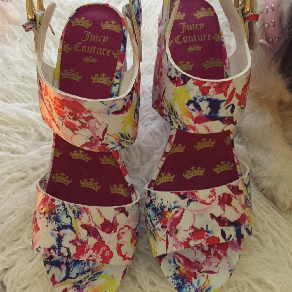 Nwot Juicy Couture wedges size 8