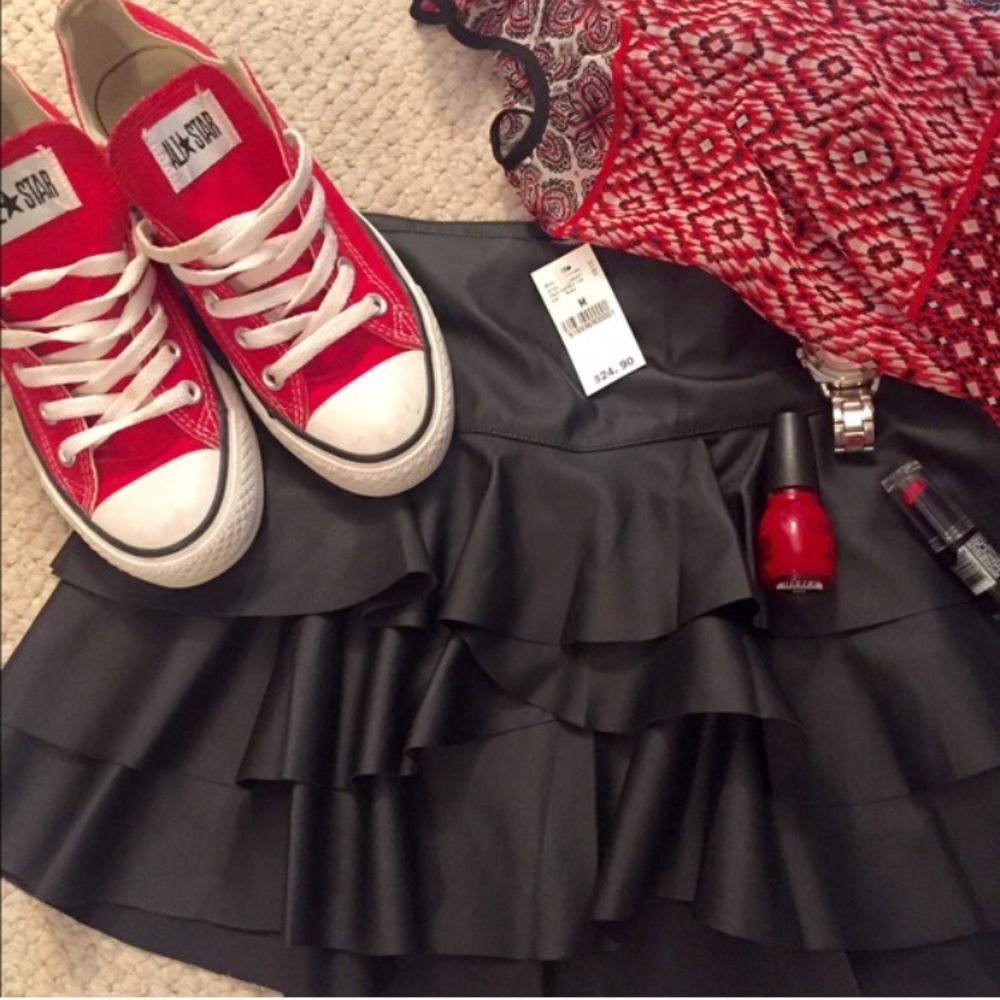 Cute faux leather mini skirt