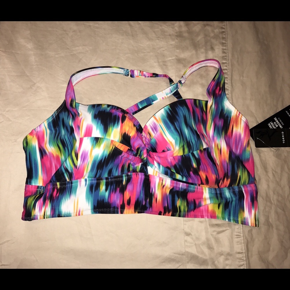Torrid swimsuit top size 2 in abstract print NWT