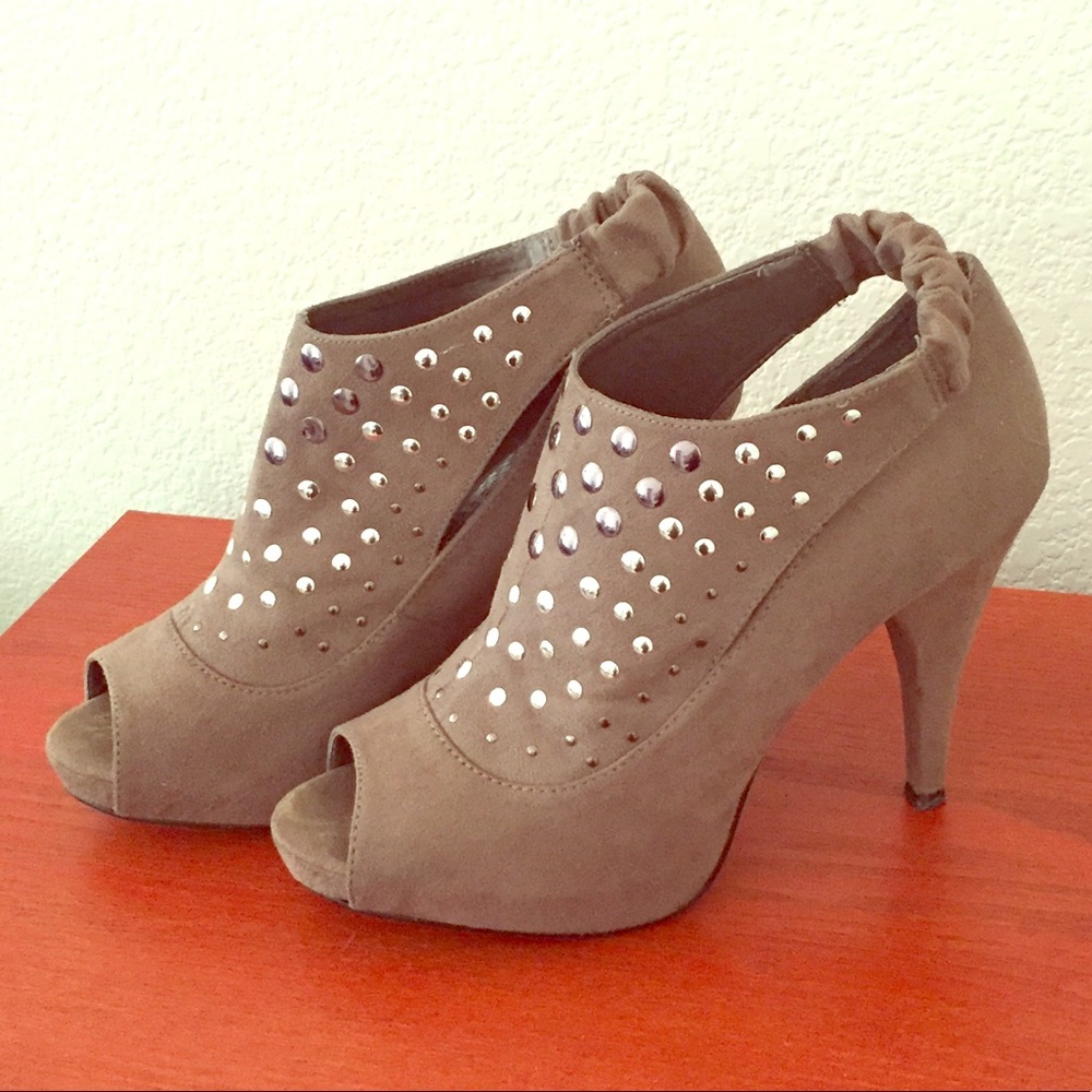Rouge Helium Heels