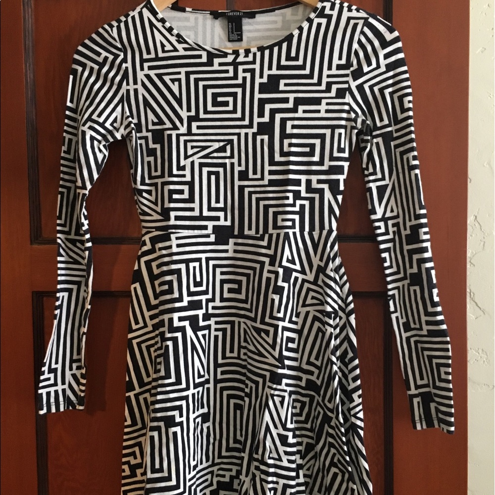 Slim fitting Forever21 dress