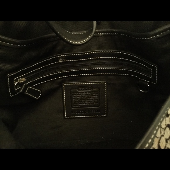 **SOLD** Authentic Hobo Coach Bag - Picture 4 of 7