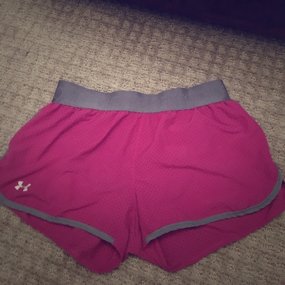 Under armour pink shorts 💞💓💕