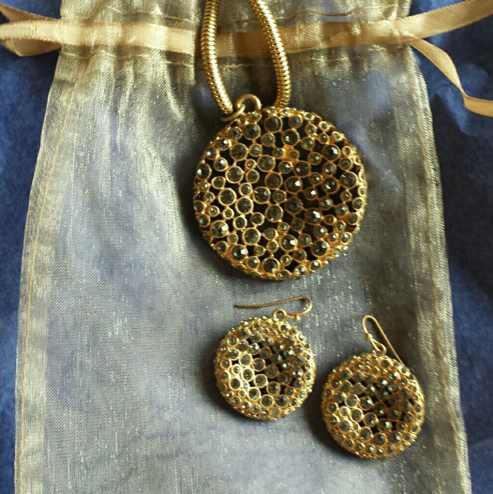 Chico's Bling Set-Gray Pendant Necklace & Earring!