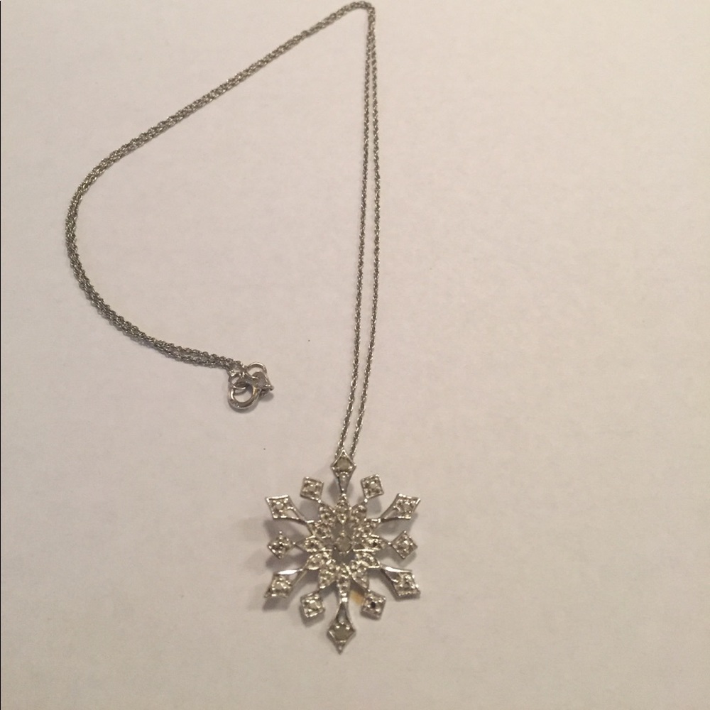 Snowflake necklace, silver