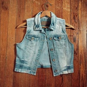 Sleeveless Denim jacket