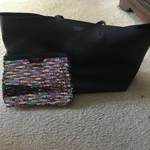 Large tote with makeup bag
